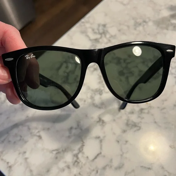 Ray-Ban Black Sunglasses - Picture 2 of 6